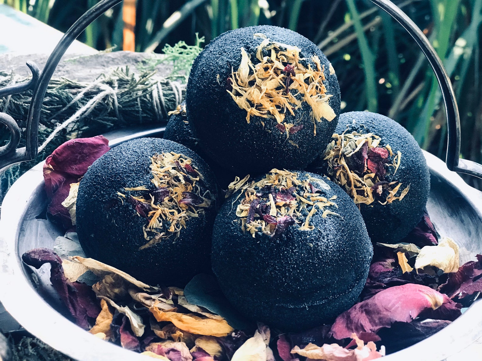 Hecate Bath Bomb